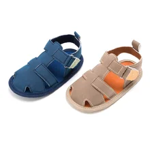Для маленьких мальчиков Удобная нескользящяя обувь летние новорожденных открытые дышащие модные матовые Сандалии для девочек