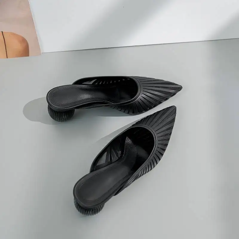 Krazing Pot/Дизайнерские шлёпанцы без шнуровки; европейский дизайн; необычный стиль; средний каблук; острый носок; элегантные вечерние туфли-лодочки с петлей на пятке; L55 - Цвет: Черный