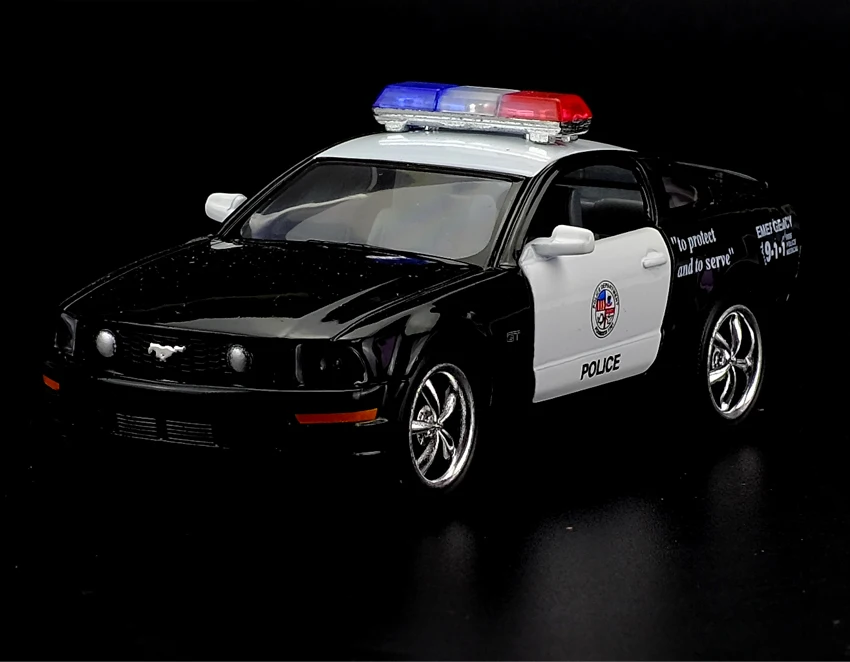 Kinsmart 1:38 2006 Mustang GT полицейская игрушка автомобиль сплав литья под давлением модель автомобиля игрушка с откатом назад для детей Подарки Игрушка коллекция