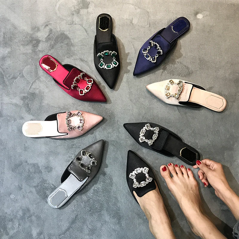 Женская обувь Лидер продаж тапочки Для женщин Шлёпанцы Стразы дизайн; летние женские туфли на плоской подошве элегантные острый носок Дамская обувь