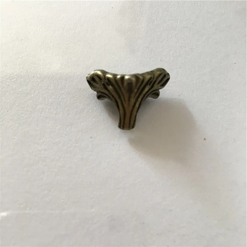 Antique Corner Protectors Bronze Tone Case Box Corners For Furniture Decoration 19x11mm 8pcs