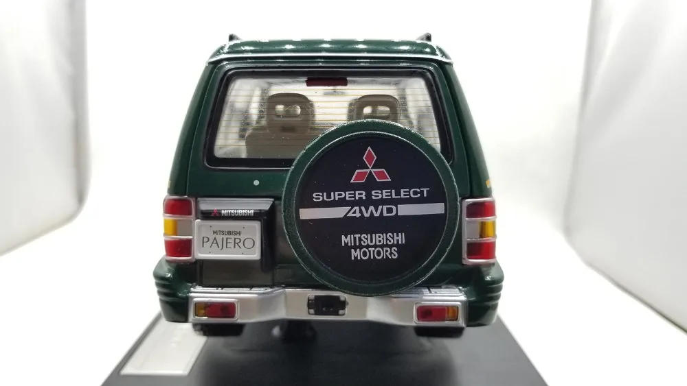 1:18 литая модель для Mitsubishi Pajero 1998 классический внедорожник игрушечный автомобиль миниатюрная коллекция