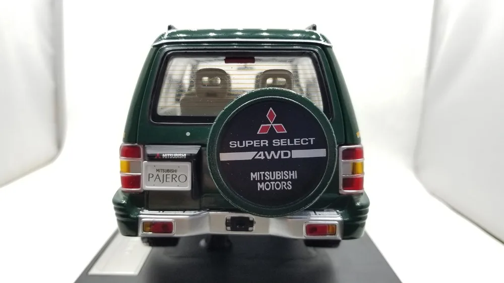 US $109.80 118 Diecast Model for Mitsubishi Pajero 1998 Classic SUV Alloy Toy Car Miniature Collection