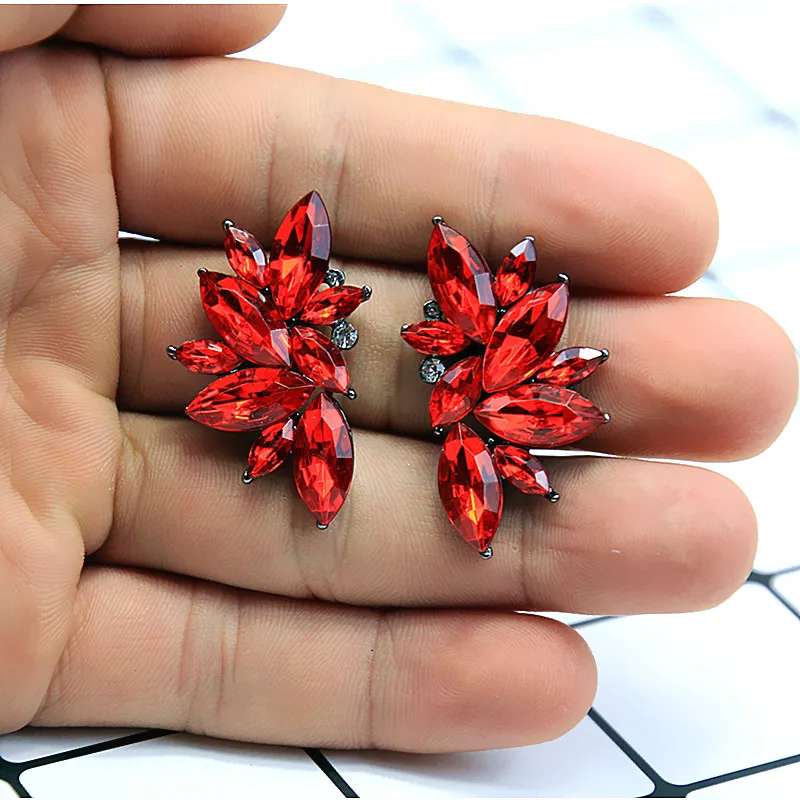 

2018 Brand New Elegant Crystal Earrings For Women Stud Earrings Christmas Party Trendy Golden Women Earrings