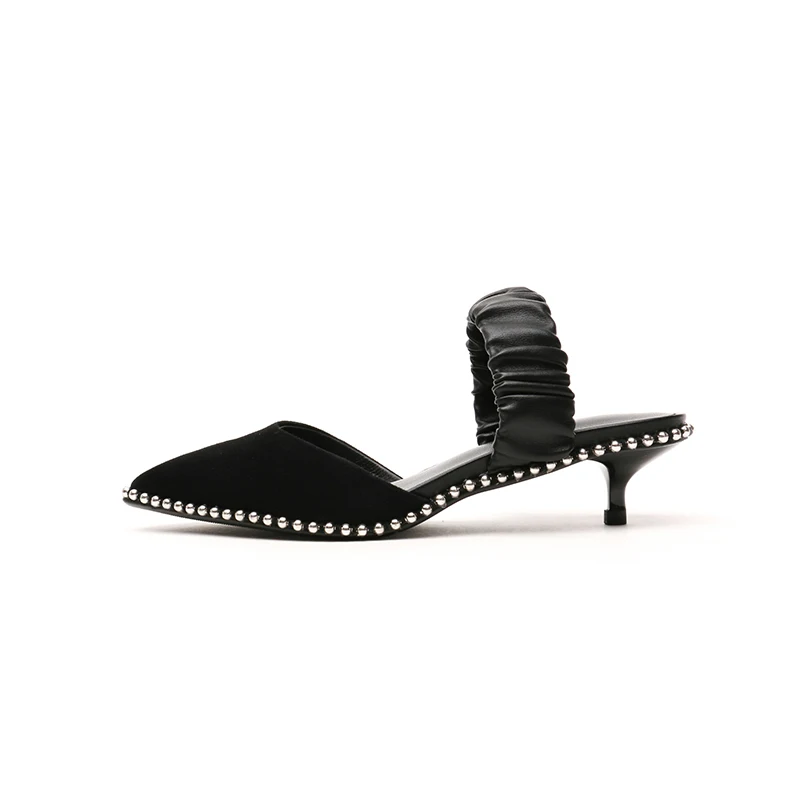 Curvaness/ г.; женские шлепанцы; женская повседневная обувь на тонком каблуке; тапочки шлепанцы без застежки с острым носком и жемчугом; босоножки на низком каблуке - Цвет: Черный