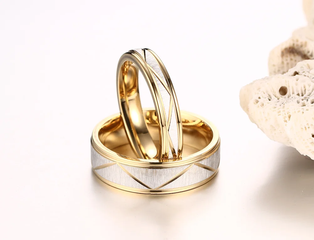 OKtrendy обручальные кольца для любви матовое покрытие нержавеющая сталь Золото Цвет для женщин мужчин пара обручальные кольца персонализированные выгравировать имя подарок