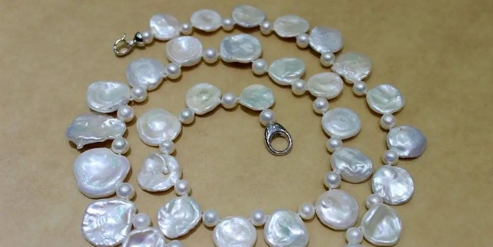

Beautiful Freshwater pearl necklace Petals white Unique 28 INCH a(5.18)