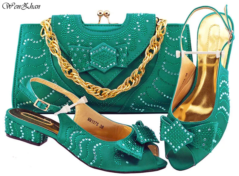 Новейший комплект из итальянских туфель и сумочки кораллового цвета, украшенные аппликацией; комплект из свадебной обуви и сумочки в африканском стиле; B89-22
