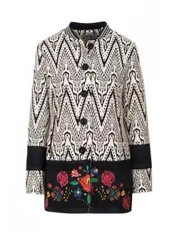 Desigu-Senhora-casaco-curto-bordado-saia-preta-com-branco-trench-coat (4)