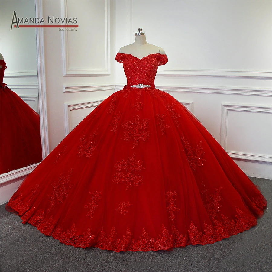 Robe de mariée rouge, tenue de bal ...