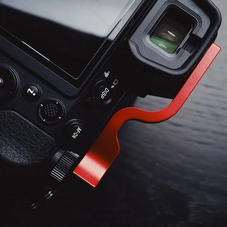 High Quality Metal Thumb Rest Thumb Grip Thumb UP Aluminum Hot Shoe Cover For Nikon Z7 Z6 Series Hot Shoe Protection High Quality Metal Thumb Rest Thumb Grip Thumb UP Aluminum Hot Shoe Cover For Nikon Z7 Z6 Series Hot Shoe Protection