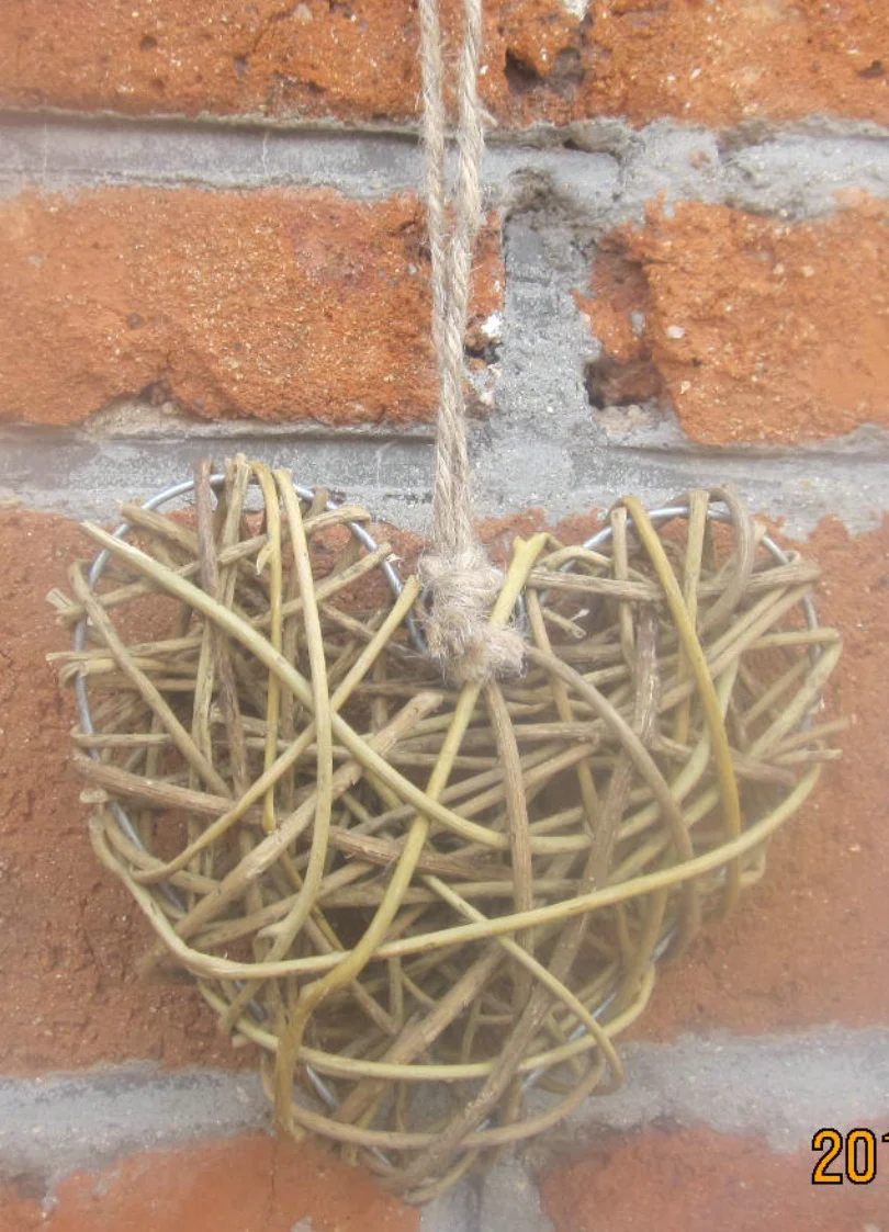 natural wicker heart