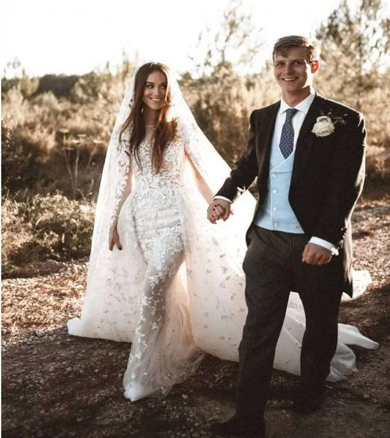 

Vintage A-Line Lace Wedding Dress 2019 Vestido De Noiva Exquisite Beading Backless Short Sleeve Wedding Gowns High Quality