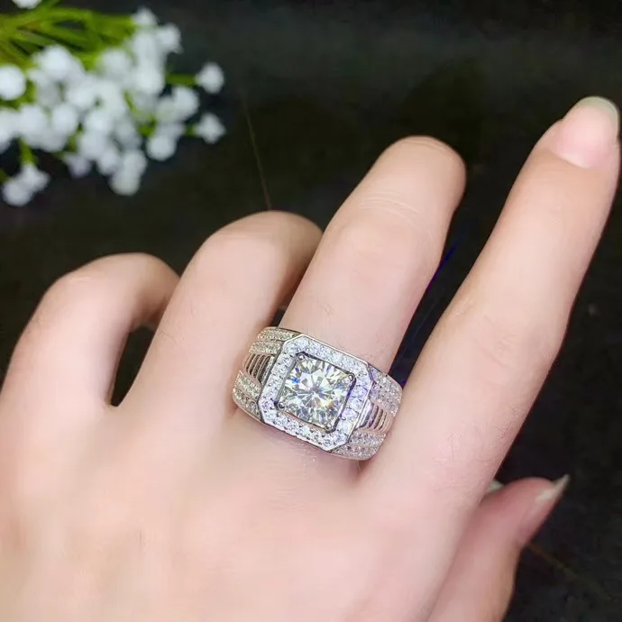 Мужские кольца Moissanite, в настоящее время самые популярные драгоценные камни, имеют высокую твердость, сравнимую с бриллиантами. 925 серебро