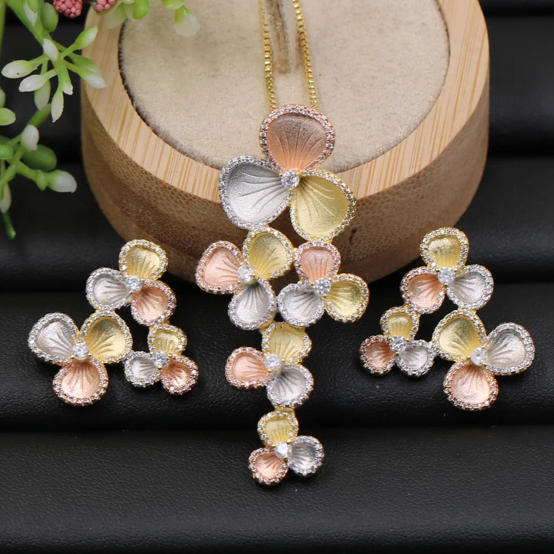 

Lanyika Jewelry Set Luxury Graceful Clover Zircon Inlay Sandblasting Plated Necklace with Earrings for Wedding Best Bridal Gifts