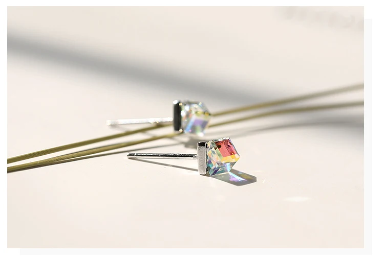 Geomentric square swarovski crystal stud earrings 04_01