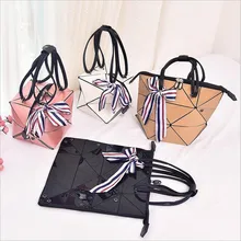 Qicai. yanzi Novo Design de Moda Diamante Malha Bolsas Femininas Geometria Variedade Dobrável Sacos de Ombro Zipper Bolsas Feminina