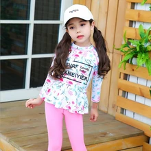 Летний дизайнерский милый детский купальный костюм с цветочным принтом Мусульманский купальник из 2 предметов для девочек Детская УФ-пляжная одежда розового и синего цвета