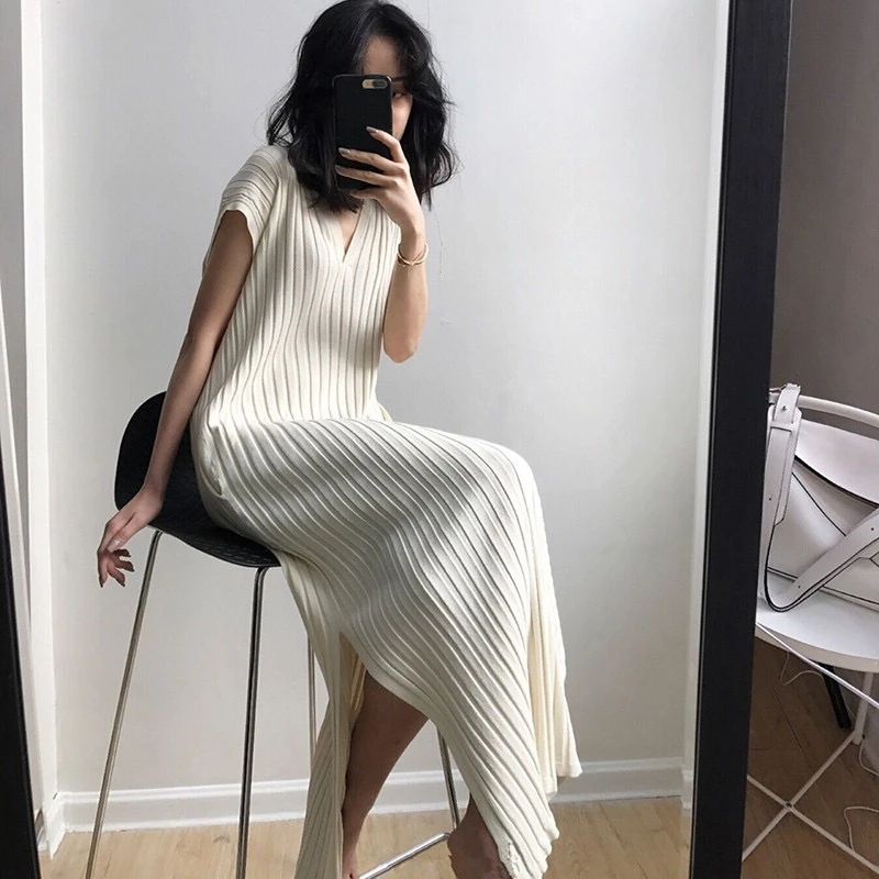 

Spring and Summer Republic of China Wind Qipao type loose show thin trim V collar Stripe thread open fork knitted dress female