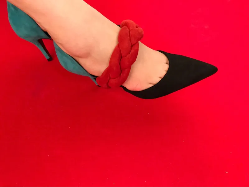Цвет: Красный Плетеный ремешок; туфли-лодочки на высоком каблуке-шпильке; женская обувь с острым носком; плетеные женские вечерние туфли-лодочки; бархатная обувь