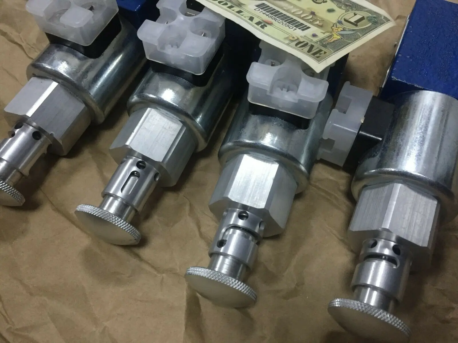 

4WE6Y62/EG24N5K4/V NEW REXROTH VALVE R901033983 4WE6Y6X/EG24N5K4/V