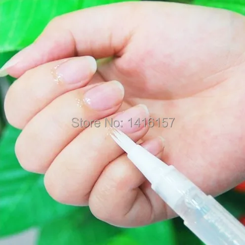 можно ли мазать кутикулу маслом. нанесение масла на кутикулу. нанесение масла для ногтей. увлажнение для ногтей и кутикулы. лечебное масло для ногтей в аптеке.