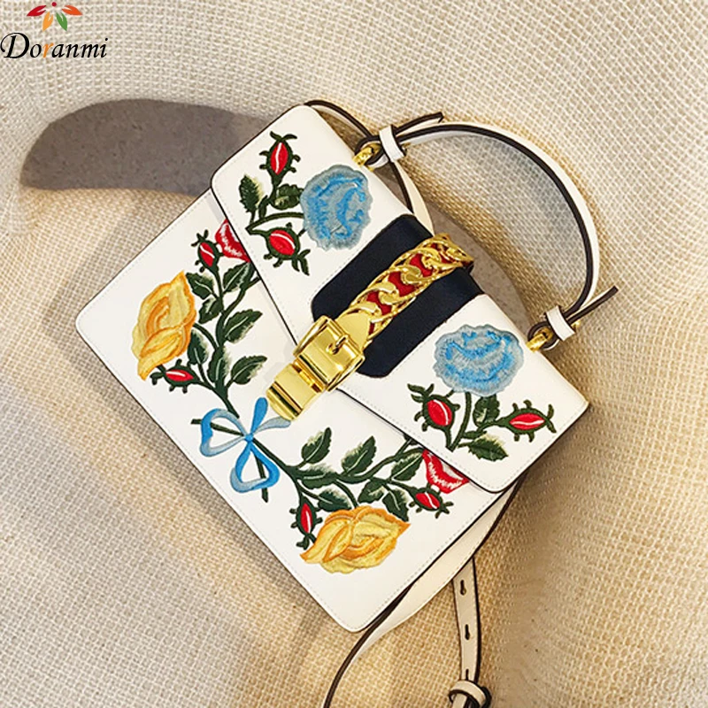 

DORANMI Flower Embroidery Bags For Women 2019 Luxury Brand Square Flap Bag Crossbody Messenger Female Leather Bag Bolsa CBB172