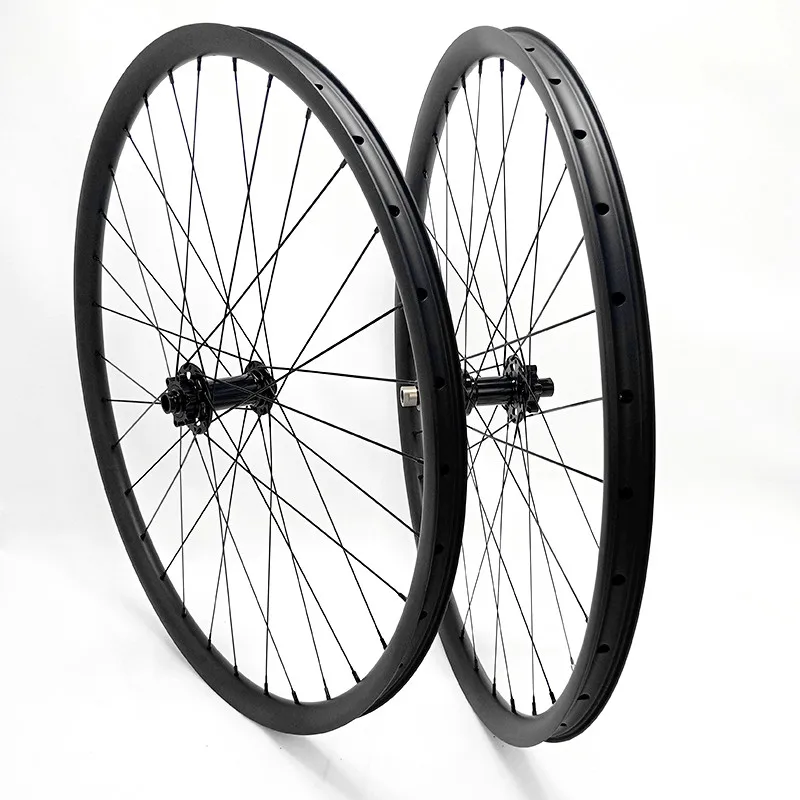 Комплект колес для горного велосипеда 29er AM 35x25 мм асимметричный карбоновый диск