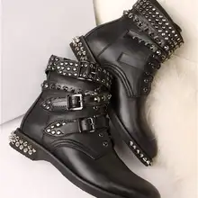 Модная новинка; Модные босоножки с заклепками, с тремя пуговицами спереди, пять ботинки с пряжкой и перекрестным Женские ботильоны для женский, черный кожаные открытые туфли