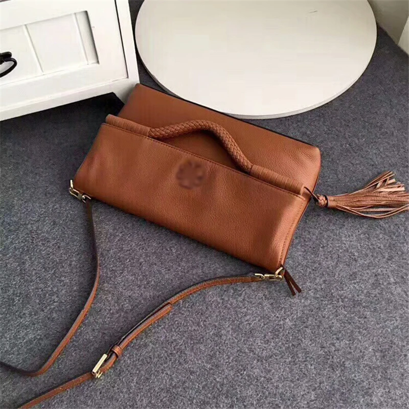 

Folding single shoulder slung handbag one pack multi-purpose closed magnetic buckle design size 29*6*32cm folding height 18cm