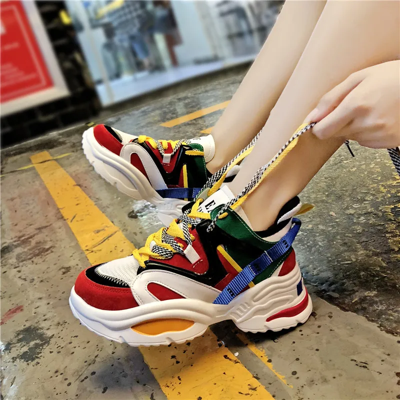 Разноцветная обувь для бега, визуально увеличивающая рост; женские кроссовки; женская уличная спортивная обувь; спортивная обувь на платформе 6 см; амортизирующая обувь