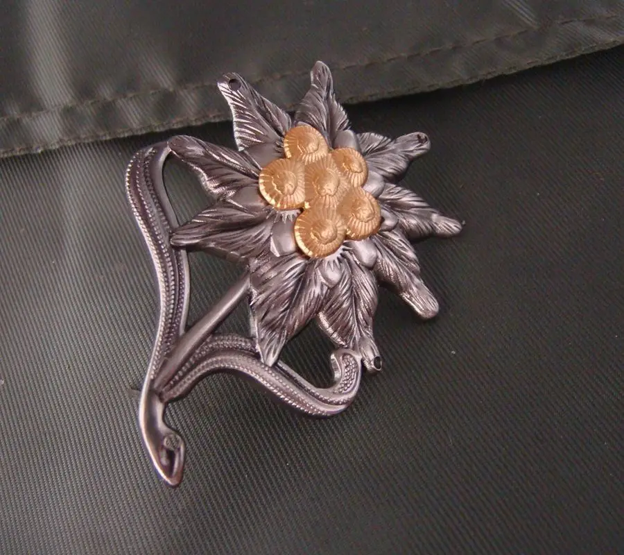 PAIR OF WW2 WWII German Hat Badge Edelweiss Insignia-World military Store