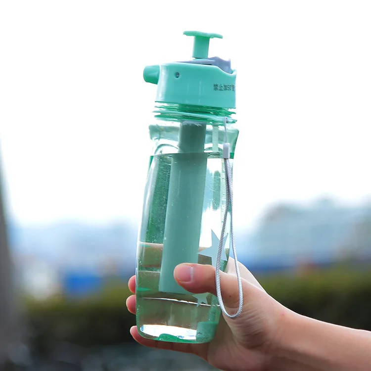 Новая летняя спортивная бутылка с распылителем, 650 мл, большая емкость, водный распылитель, многофункциональная охлаждающая игра, шейкер с распылителем, чайник с распылителем - Цвет: Green