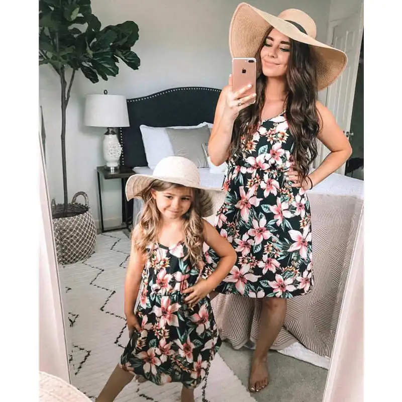 

Mommy and me Dress Summer Back Bandage Halter Floral Mid-Carf Dress Family Look dress Mom and daughter matching clothes E0129