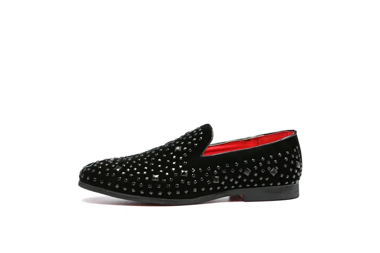 Для мужчин Лоферы Black Diamond Стразы шипами Мокасины с заклепками туфли с красной подошвой Свадебная вечеринка обувь M349