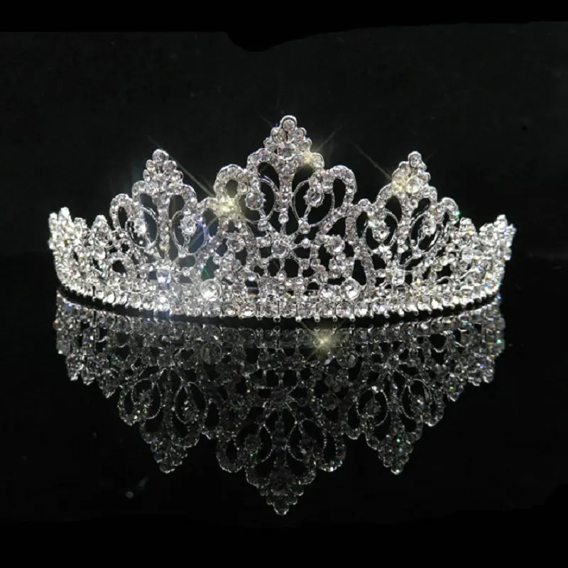 корона стоит. корона стоит. диадема корона королевская золотая. короны диадемы тиары. золотая тиара королевская.