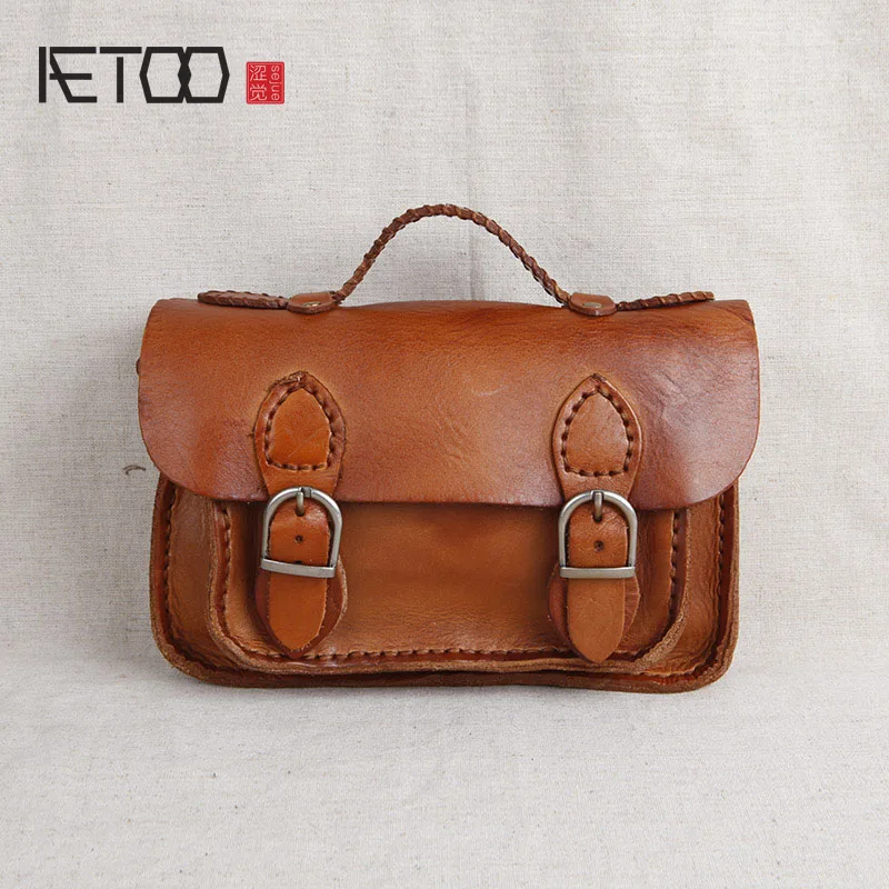 

AETOO Handmade women's bag, leather retro shoulder slanted bag, head leather literary postage bag, small square bag