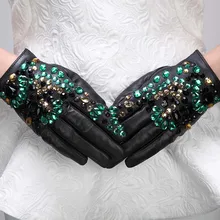 Перчатки из натуральной овечьей кожи с драгоценными камнями