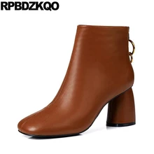 Квадратный носок Дизайнерская обувь женская роскошь ботильоны батильоны цепь ботинки коричневый на каблуке зимняя коренастый молния металл Настоящая кожа короткая блок китайский мода женский