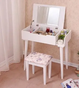 To receive a table with mirror dresser Cosmetics