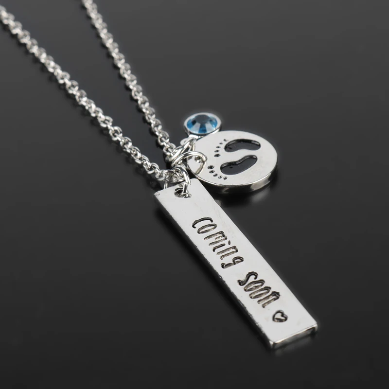 

Coming Soon Baby Footprint Necklace Parent's Choker Jewelry Mother Father Pregnant Woman Charm Pendant Necklaces Wife Gift
