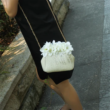 

2019 NEW women mini shoulder bag Summer Straw bag white color flowers tassel Beach Bag Girl Messenger Bag clutches Purse