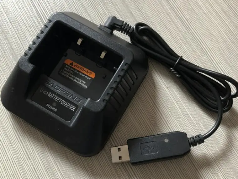 Радио Оригинальное портативное зарядное устройство с USB кабель со световым индикатором для Baofeng UV-5R UV-82 BF-F8HP плюс иди и болтай Walkie Talkie Ham радио - Цвет: USB add desktop