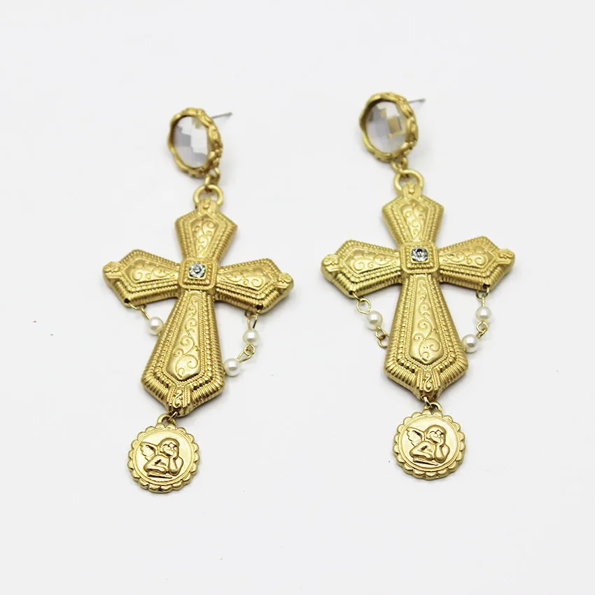 

2017 new fashion Baroque cross earrings pearl long earrings 104