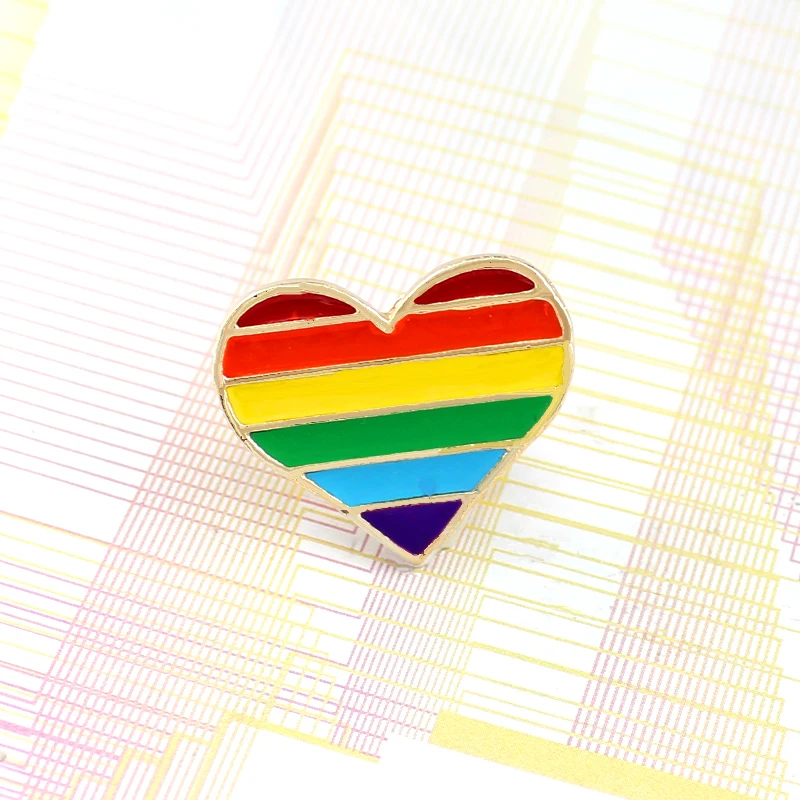 

Simplicity Lovely Japanese Rainbow Heart Brooches Pin For Students Alloy Small And Exquisite Accessories Korea Brooch