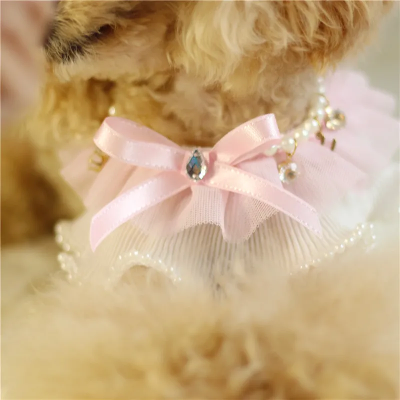 

Curled pearl Dog Bib Dog Jewelry Saliva Towel Pet Clothing Embroidered Dog Cat Scarf Bib Pet Accessories Cute Cartoon Dog Bib