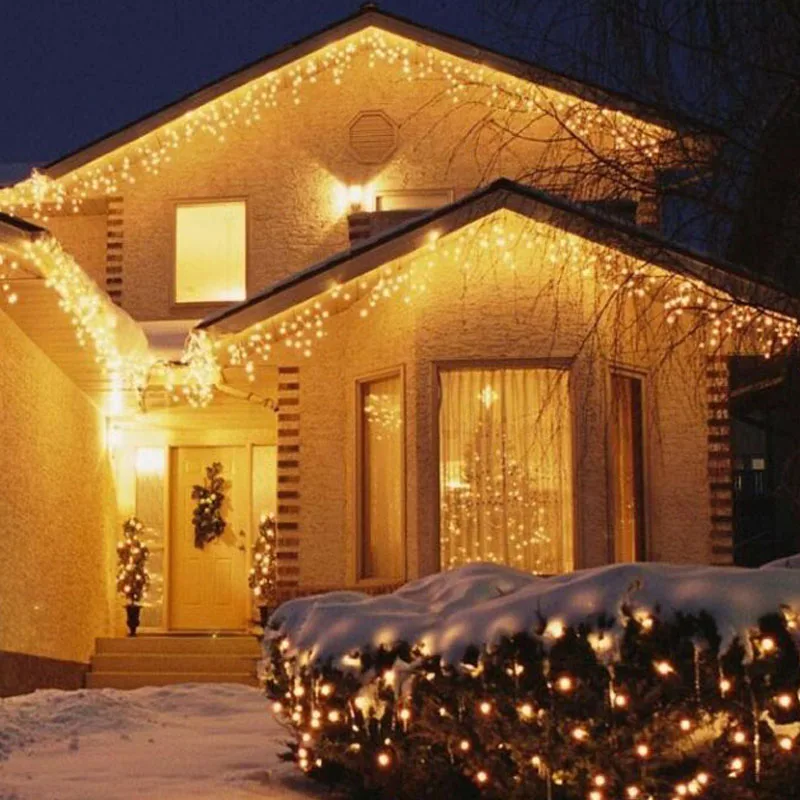 уличная гирлянда бахрома с мерцанием 25 метров. украшение домов гирляндами. новогодний дом. зимний домик с гирляндами. украшение домов гирляндами.