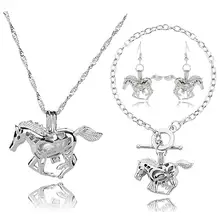 HENGSHENG лошадь животных клетка медальон комплект ювелирных изделий с соответствующими серьги браслет Ссылка Цепочки и ожерелья подарок