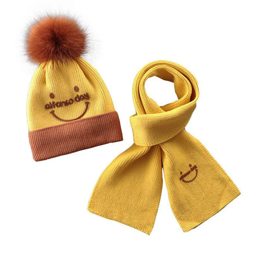 Зимняя шапка и шарф набор для детей для девочек Вязаный мех шапка шарфы Мальчики улыбающееся лицо шапочка Кепки теплый комплект из 2