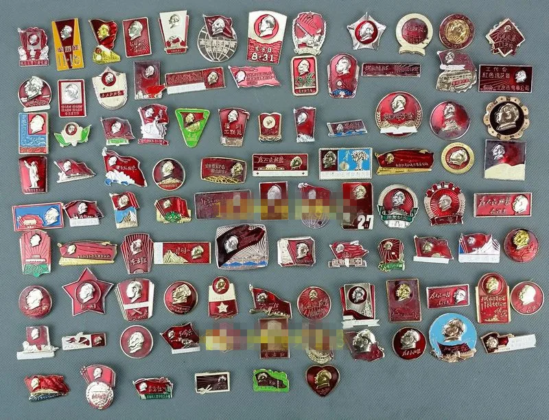 

96 pcs Red nostalgic collection of the Cultural Revolution, Mao badges large full new Mao medals with book